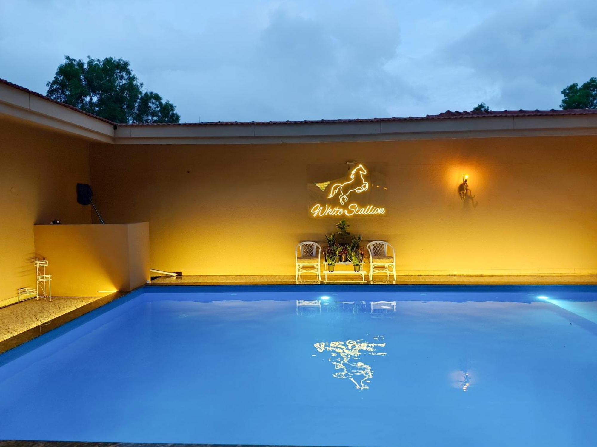 White Stallion Villa Lonavala Exteriör bild